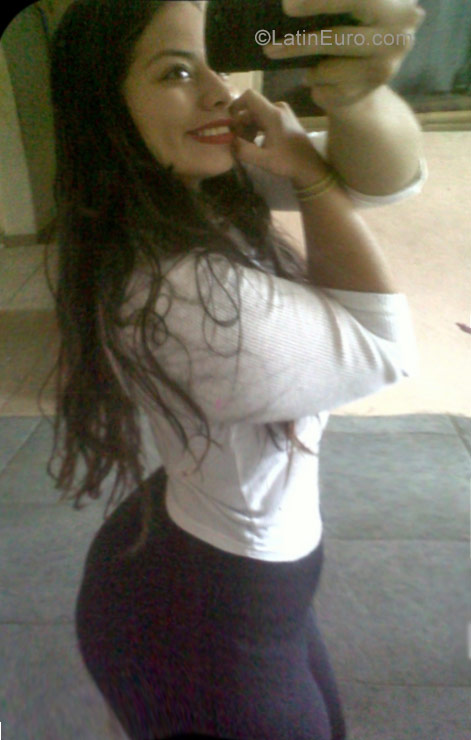 Date this pretty Venezuela girl Yusmeli from Caracas VE949