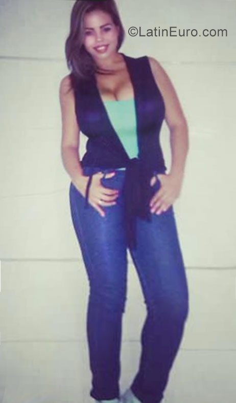 Date this charming Venezuela girl Genesis from Caracas VE950