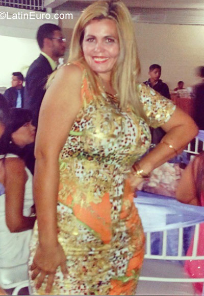 Date this nice looking Venezuela girl Naku from Maracay VE952