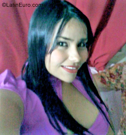 Date this athletic Venezuela girl Karol from Maracaibo VE955