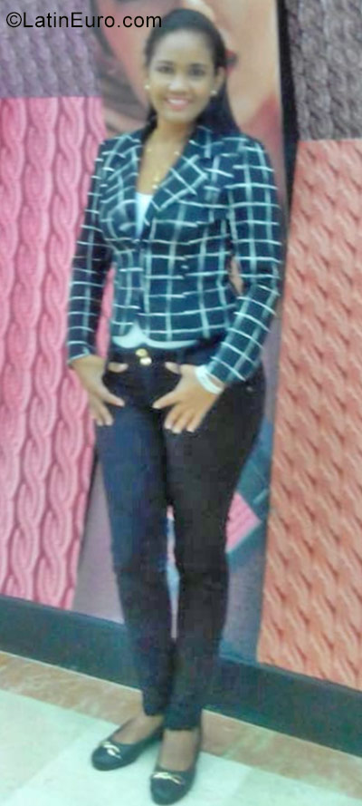 Date this nice looking Colombia girl Elisa from Barranquilla CO22373