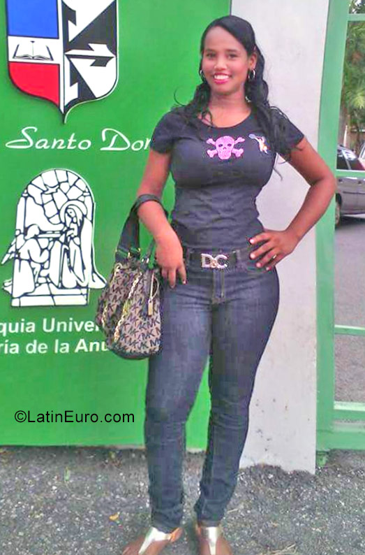 Date this exotic Dominican Republic girl Raquel from Santo Domingo DO30380