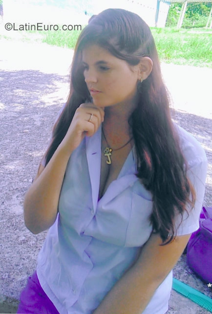 Date this tall Cuba girl Baby from La Habana CU112