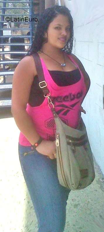 Date this athletic Venezuela girl Deseree from Maracaibo VE963