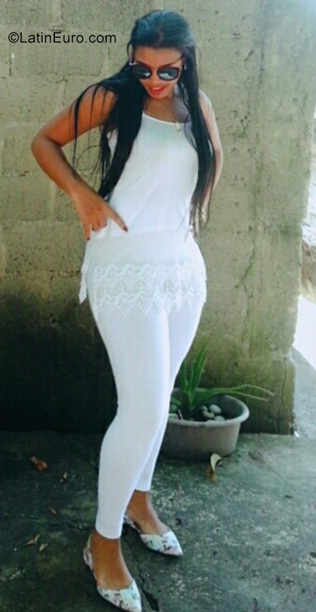 Date this attractive Dominican Republic girl Gabi from Santo Domingo DO30386