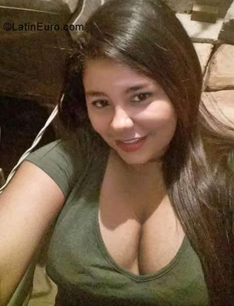 Date this hard body Colombia girl Juli from Santa Marta CO22395