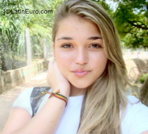 Date this happy Venezuela girl Angelica from Cumana VE971