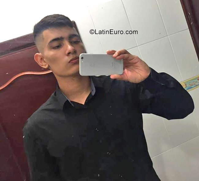 Date this sensual Venezuela man Rey from Valencia VE974