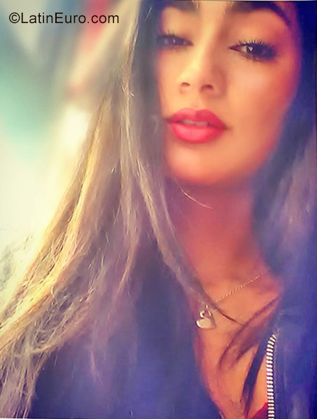 Date this sensual Colombia girl Valery from Bogota CO22422