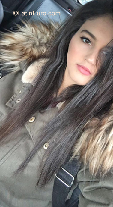 Date this hard body Morocco girl Dina from Casablanca MA27