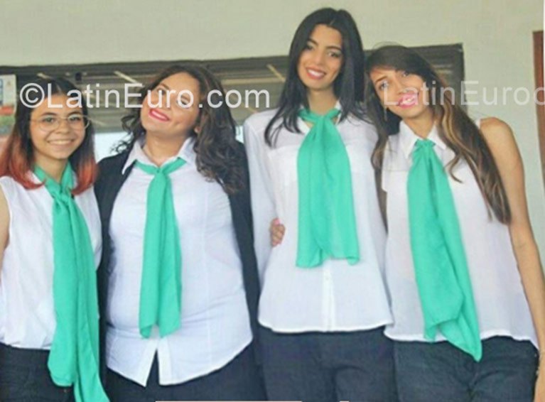 Date this charming Venezuela girl Solangel from Maracaibo VE991