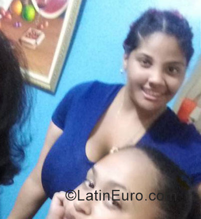 Date this lovely Dominican Republic girl Soranyi from Santo Domingo DO30443