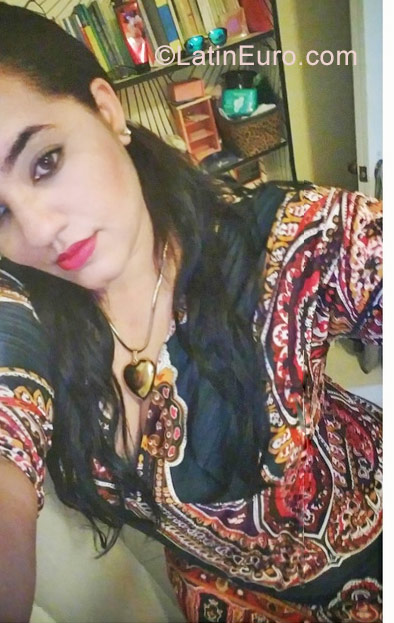 Date this charming Dominican Republic girl Gimi from Santo Domingo DO30456