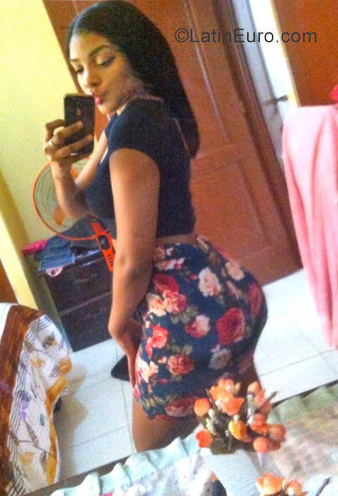 Date this good-looking Dominican Republic girl Maria from Santo Domingo DO30468