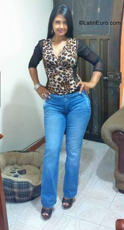 Date this voluptuous Colombia girl Adriana from Popayan CO22522
