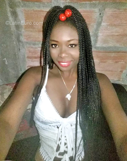 Date this good-looking Colombia girl Jasmin from Medellin CO22528