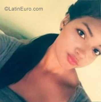 Date this georgeous Venezuela girl Samantha from Barquisimeto VE1025