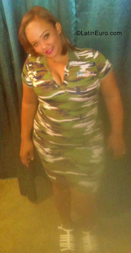 Date this sultry Dominican Republic girl Yanelis from Santiago DO30536