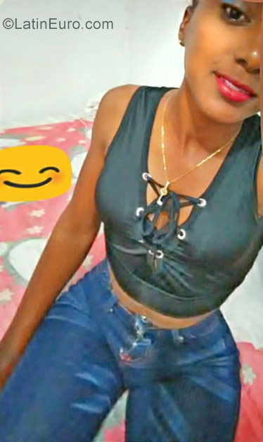 Date this passionate Dominican Republic girl Estephani from Santo Domingo DO30537