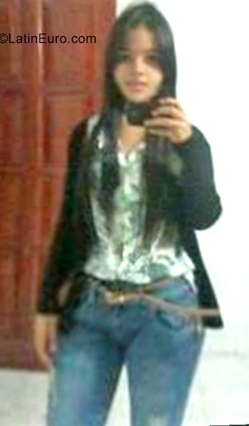 Date this happy Colombia girl Alejandra from Bogota CO22581