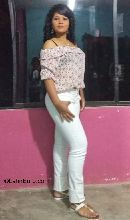 Date this good-looking Colombia girl Cindy from Bogota CO22583