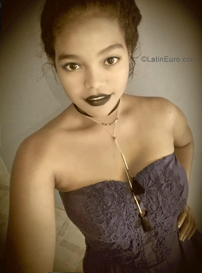 Date this foxy Colombia girl Johana from Quibdo CO22605