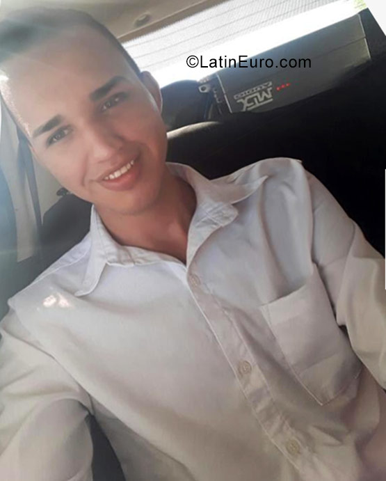 Date this tall Colombia man Robinsen from Barranquilla CO22612