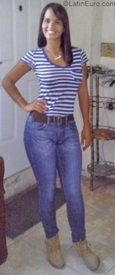 Date this pretty Venezuela girl Angelin from Caracas VE1043