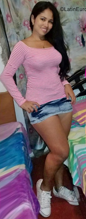 Date this happy Colombia girl Monica from Barranquilla CO22636
