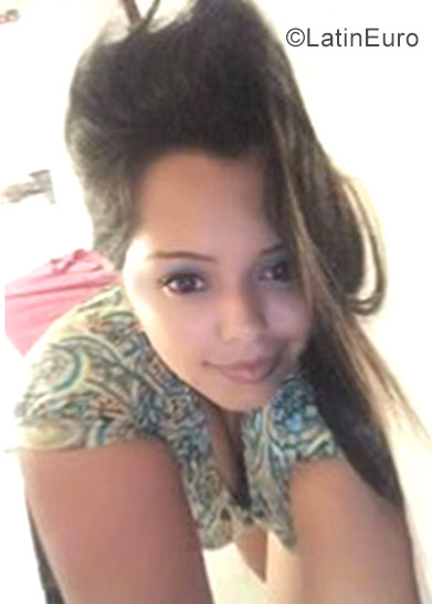 Date this good-looking Venezuela girl Yubi from Caracas VE1045