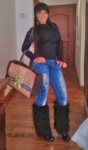 Date this good-looking Colombia girl Yohana from Bogotá CO24312