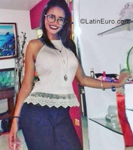 Date this good-looking Venezuela girl Audymar from Miranda VE1054