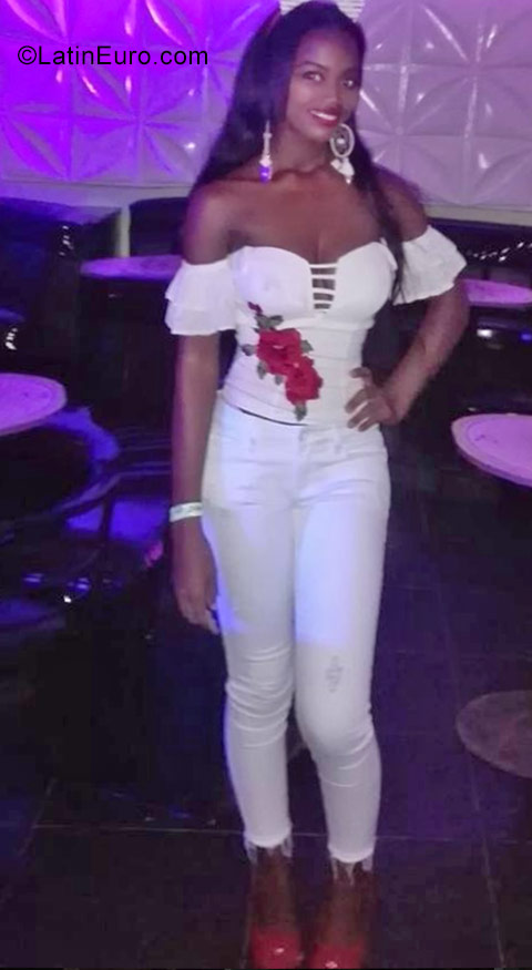 Date this hard body Colombia girl Dignia from Quibdo CO22665