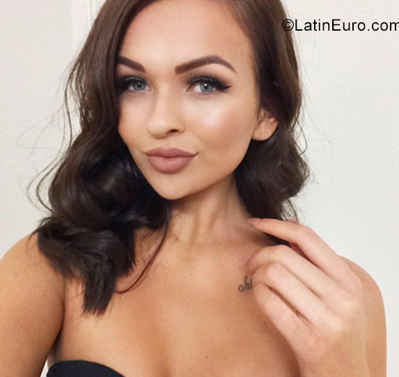 Date this nice looking Colombia girl Bell from Oslo and Medellin CO22666