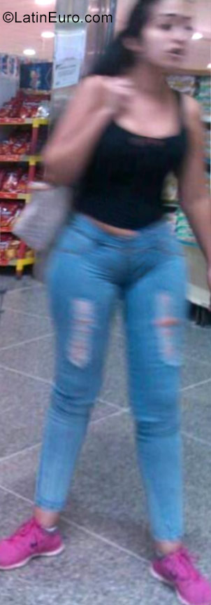 Date this stunning Venezuela girl Idres from caracas VE1061