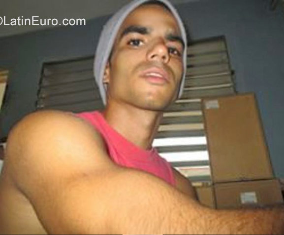 Date this delightful Cuba man Alexander from Cuba CU155
