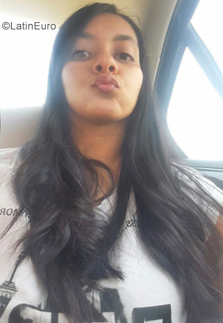 Date this sultry Morocco girl Kenza from Casablanca MA32