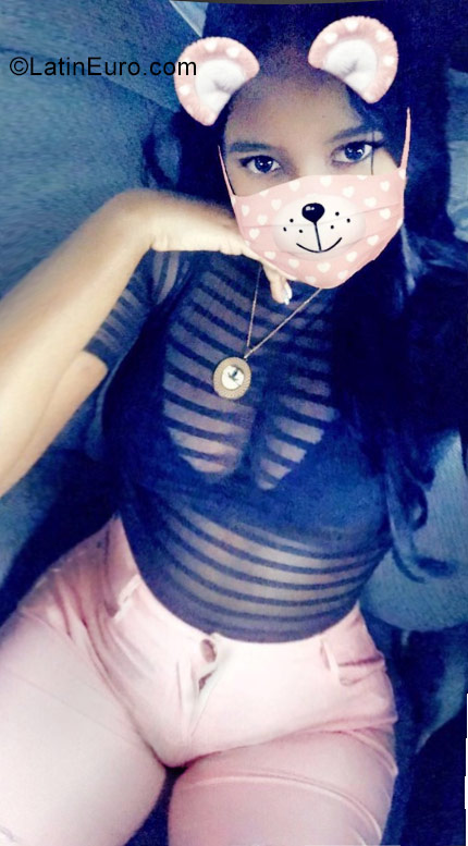 Date this sultry Dominican Republic girl Jennifer from Santo Domingo DO30753