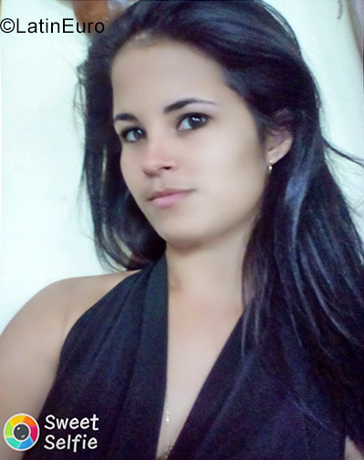 Date this cute Cuba girl Elsa from Havana CU164