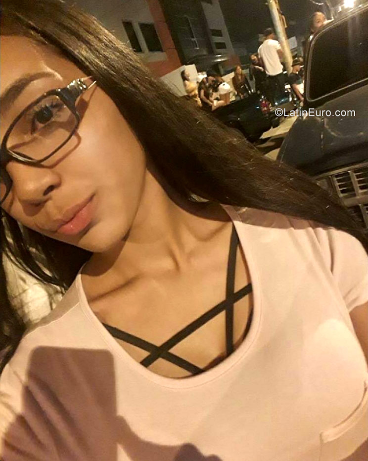 Date this happy Venezuela girl Ana sofia from Tachira VE1108