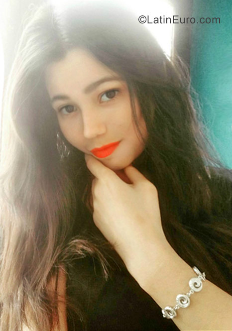 Date this delightful Venezuela girl Yenifer from San Cristobal VE1111