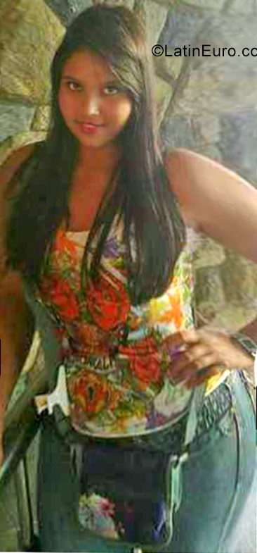 Date this pretty Venezuela girl Ariana from Caracas VE1119