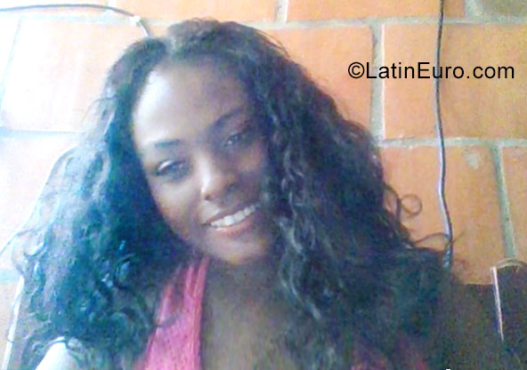 Date this sensual Colombia girl Marcela from Cali CO22839