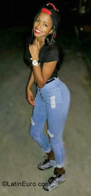 Date this georgeous Dominican Republic girl Yuleisi from Higuey DO30868