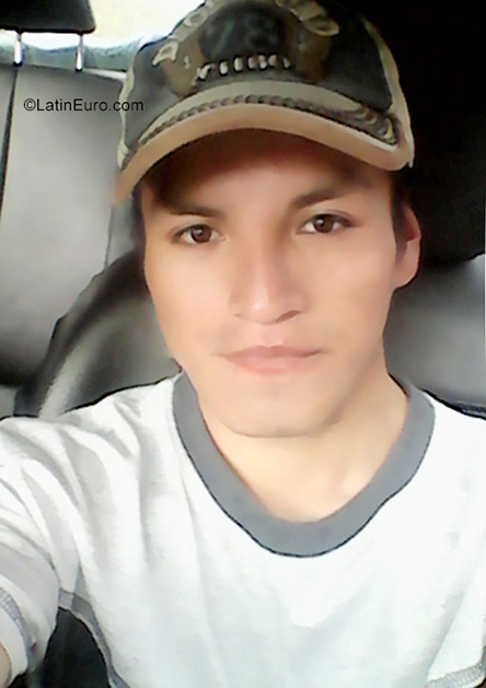 Date this good-looking Peru man Gustavo from Lima PE1176