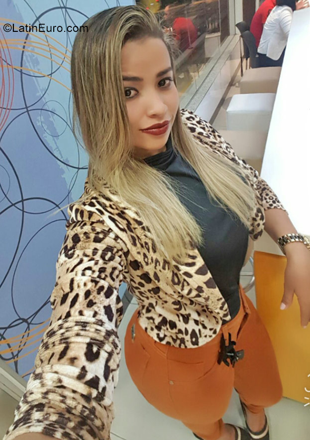 Date this cute Brazil girl Luane from Joinville BR10376