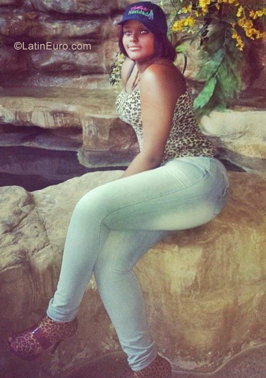 Date this voluptuous Dominican Republic girl Paola from Santo Domingo DO30890