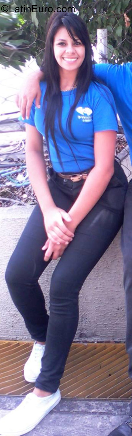 Date this voluptuous Venezuela girl Grey from Caracas VE1143