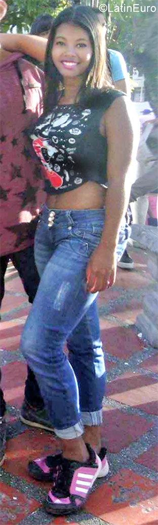 Date this cute Venezuela girl Mayerlyn from Guatire VE1147