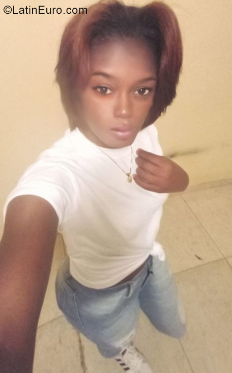 Date this charming Dominican Republic girl MAIRA from San Pedro De Macoris DO30897